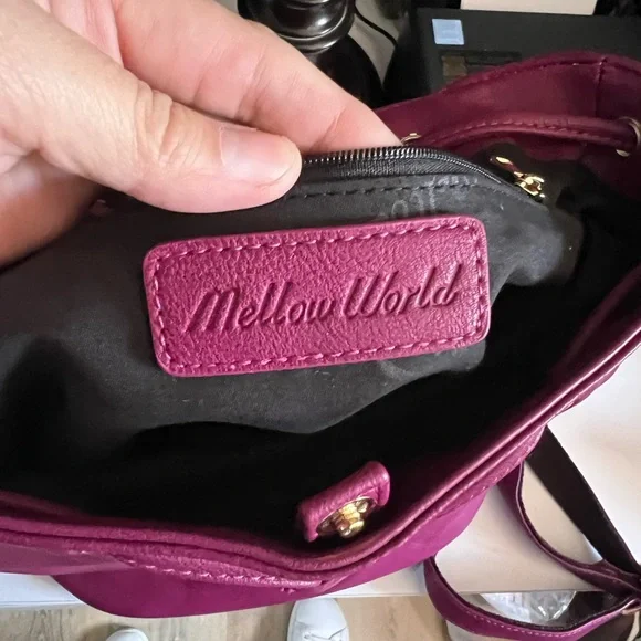 NWT. Fuchsia Vegan Leather Backpack, STUNNING - Picture 4 of 11